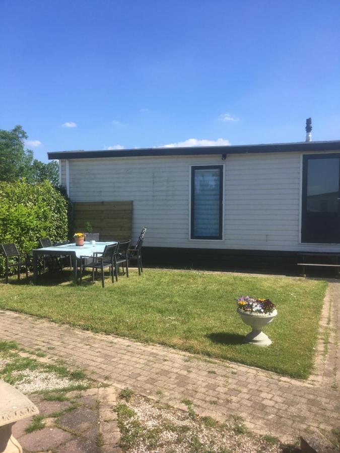 Ruime Chalet Midden In De Natuur In Lith Kültér fotó