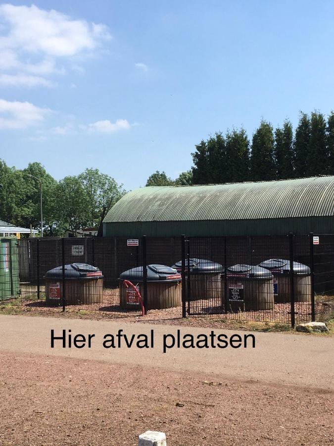 Ruime Chalet Midden In De Natuur In Lith Kültér fotó